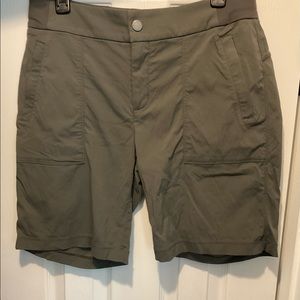 Athleta Trekkie Bermuda Shorts 10